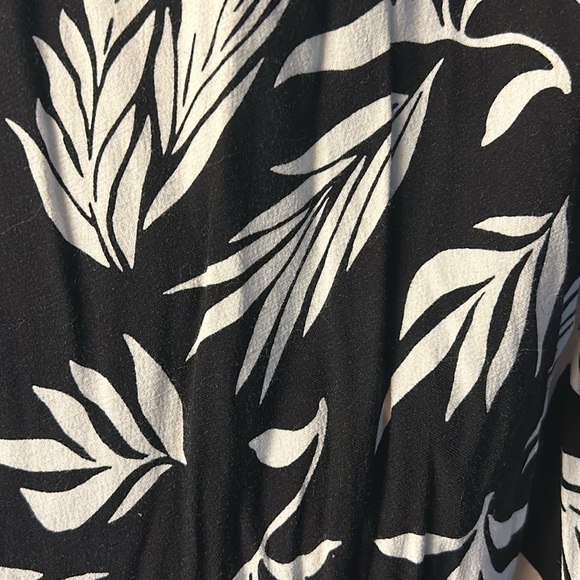 Wide leg black and white floral print pant, super comfortable - Picture 3 of 3